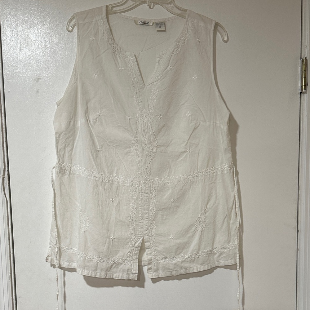 Chico's Ivory Embroidered Sleeveless Top
